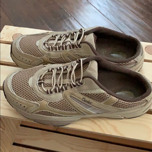 Shoes - Picture 3 of 5